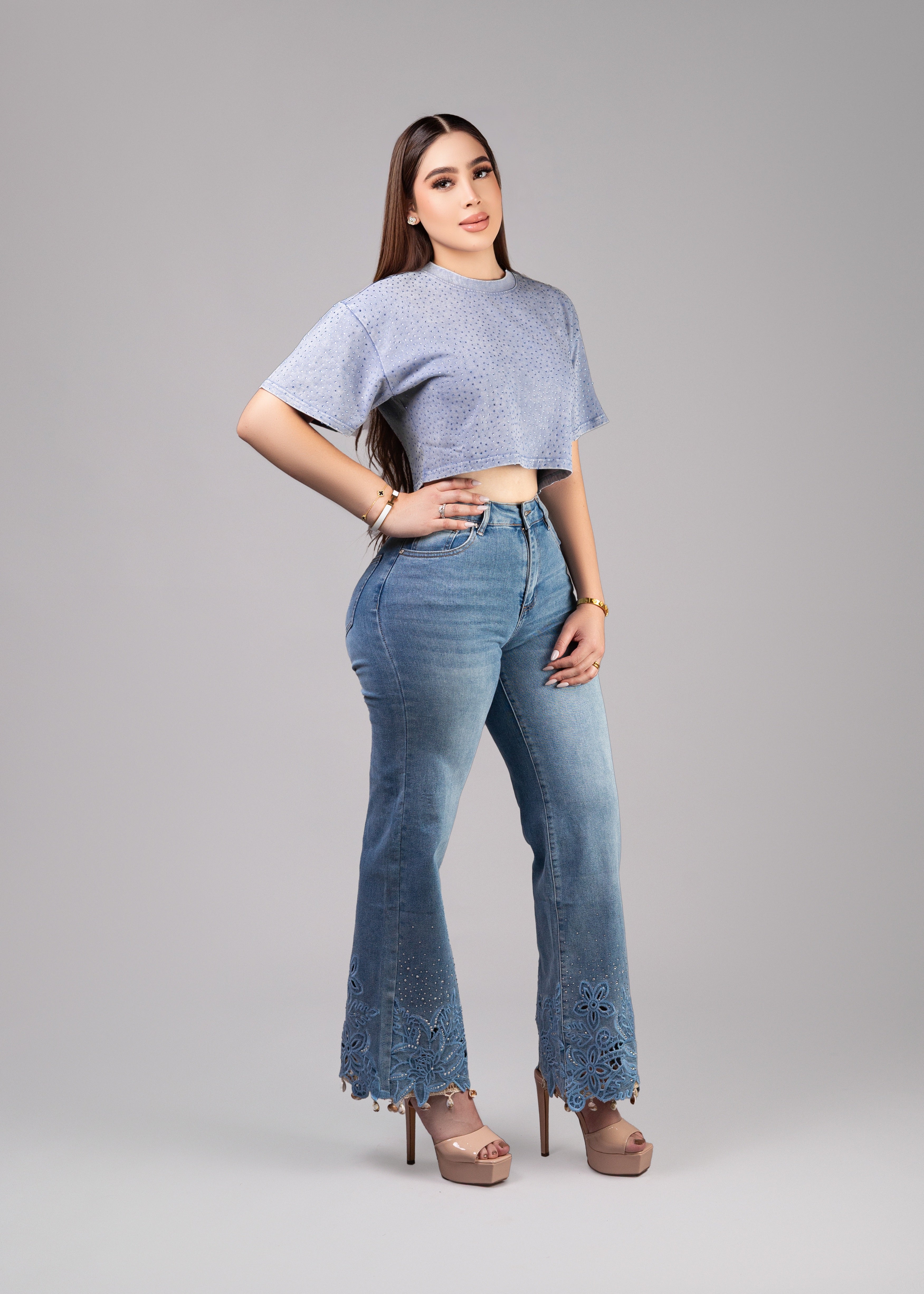 PANTALÓN MEZCLILLA CON ENCAJE AZUL