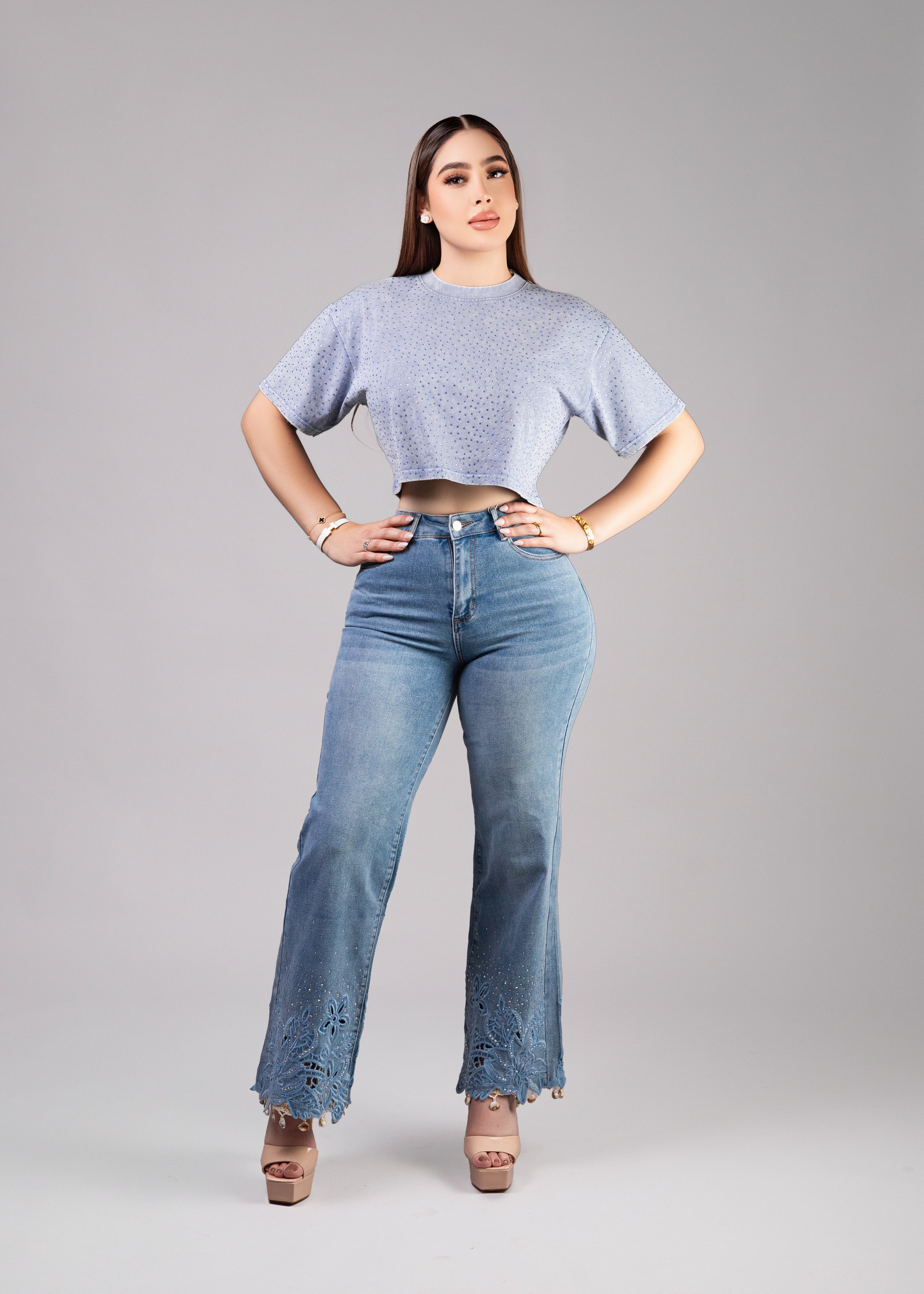 PANTALÓN MEZCLILLA CON ENCAJE AZUL